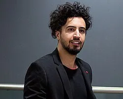 پرتره روغنی در گالری با سوژه مرجع — ورودی 1